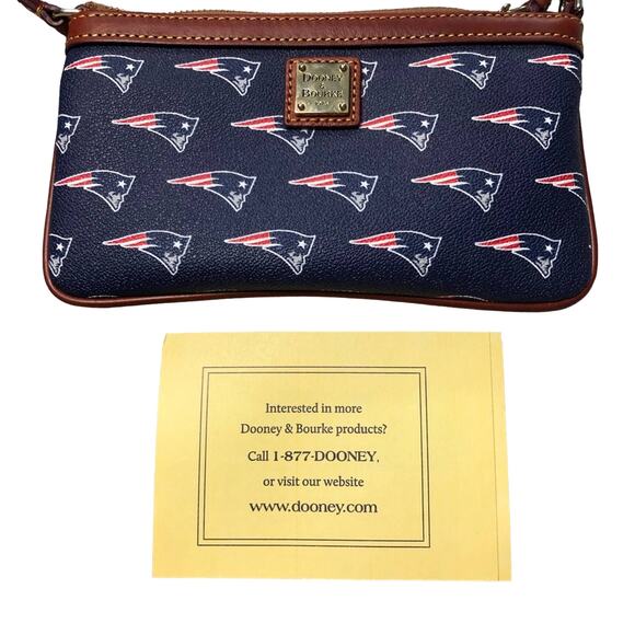Dooney & Bourke Patriots Leather Wristlet - New with tags - Picture 7 of 10